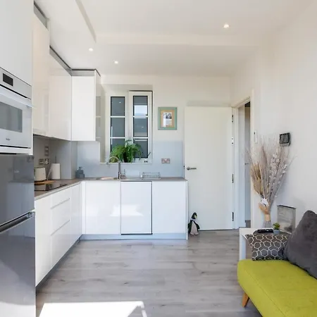 Sylvian Suites18-hosted By Sweetstay Apartment
