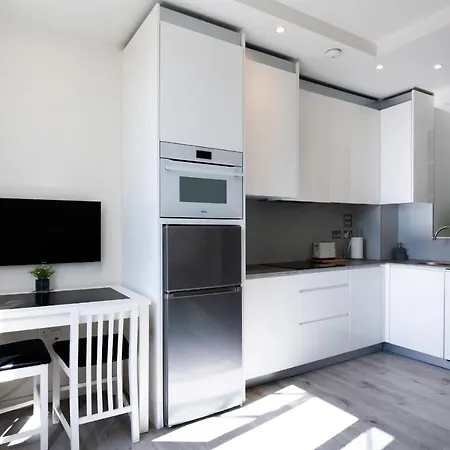 Apartment Sylvian Suites18-hosted By Sweetstay Gibraltar